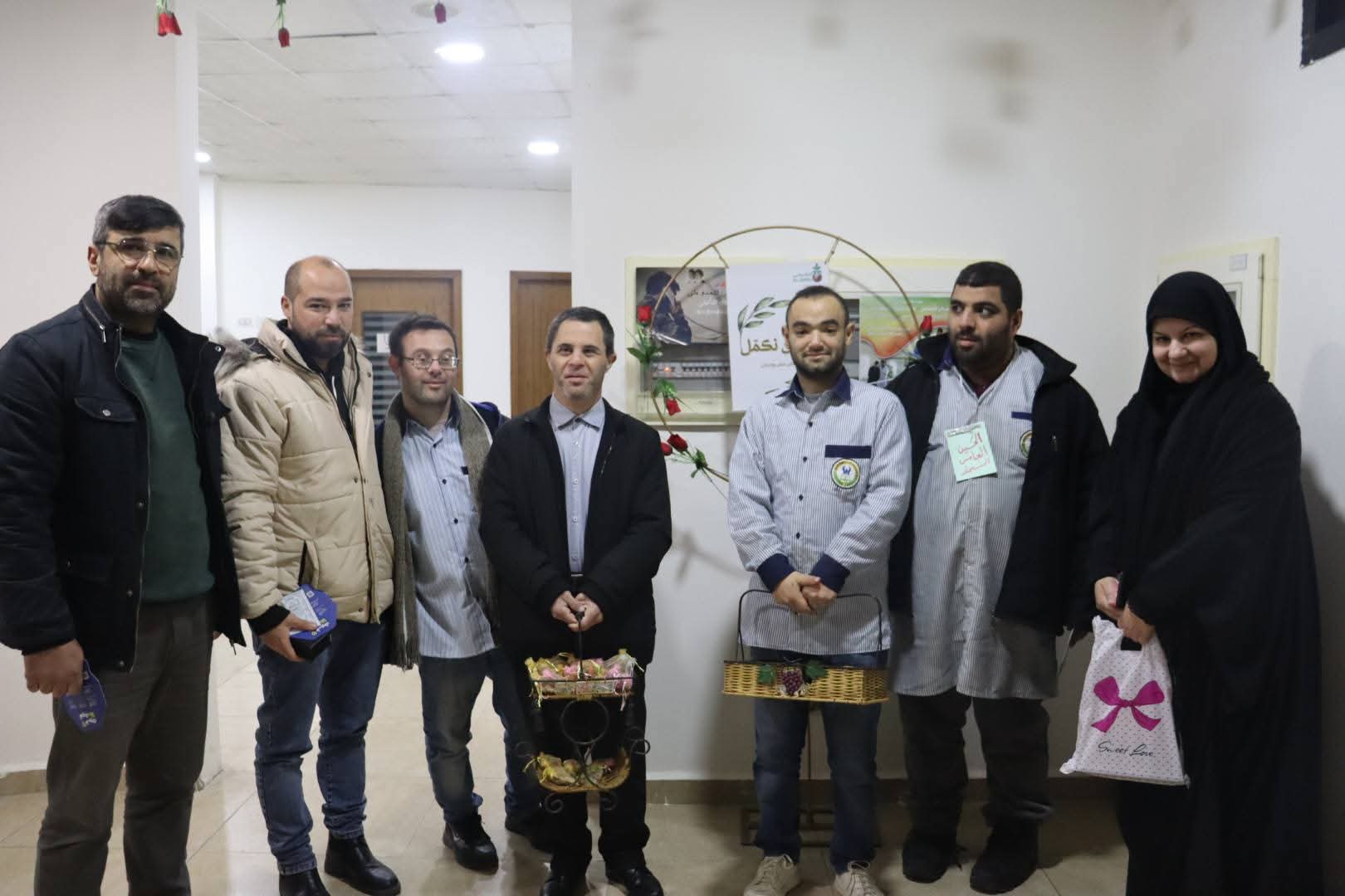 في يوم الجريح وفدٌ من مركز الإمداد للرعاية والتأهيل يزور مؤسسة الجرحى 