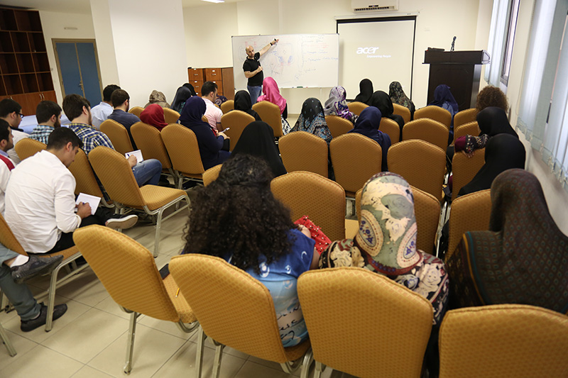 ورشة تطوير علمي في مركز الرعاية الصحية التأهيلية